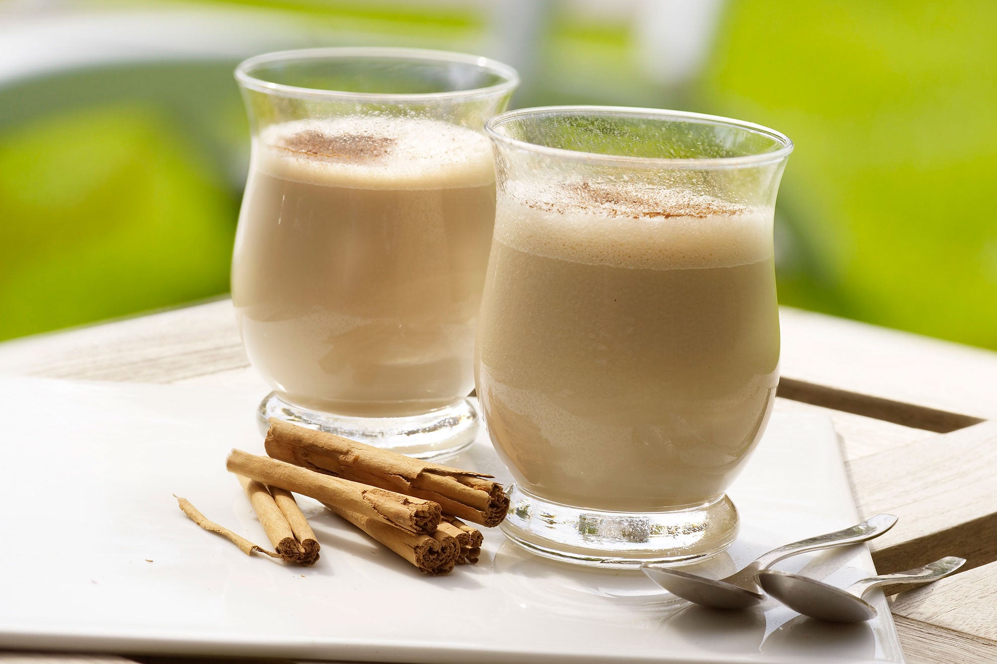 Receta de batido helado de Nesquik® con vainilla y canela Receta de batido helado de Nesquik® con vainilla y canela