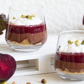 Vasitos de crema de cacao, remolacha y coco (vegano) Nesquik